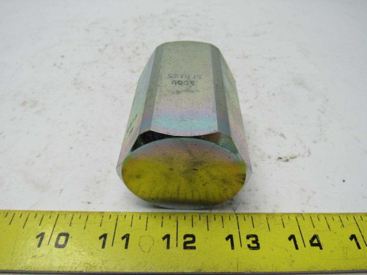 Graco 5900 Series 3/8" Npt Swivel Union for 5900 Series Sprayers