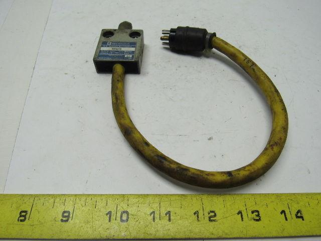 Telemecanique 55875 R B Denison Mini Switch Roller Plunger Limit Switch
