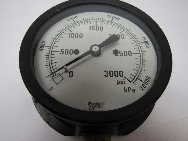 MarshallTown 90748 0-3000 PSI Pressure Gauge 1/2" Npt