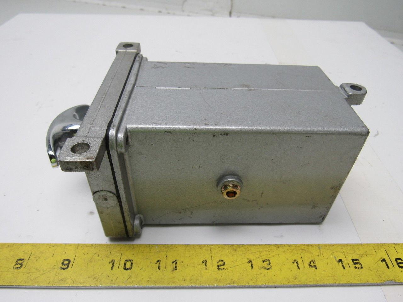 Devco Showa EA-8 HUR Manual One Shot Lubrication Pump W/Aluminum Reservoir