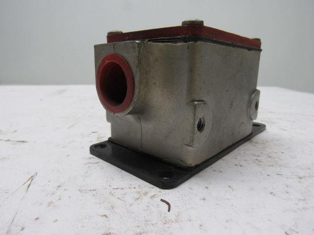 Namco EA04011100 Snap-Lock Limit Switch No Arm New No Box