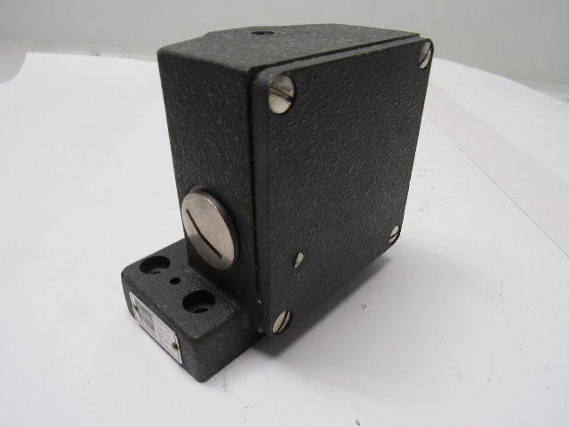 Euchner D-16-502C49/1 GSCS 4 Chisel Plunger Precision Limit Switch 10A 250V~
