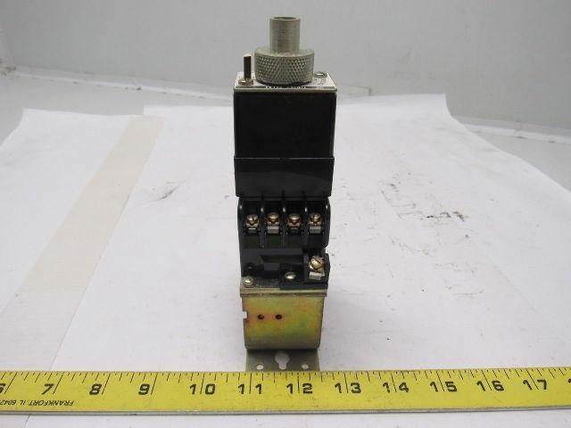 Westinghouse BTDC22S 276A021G02 Machine Tool Relay 300 V 10A 120 VDC Coil
