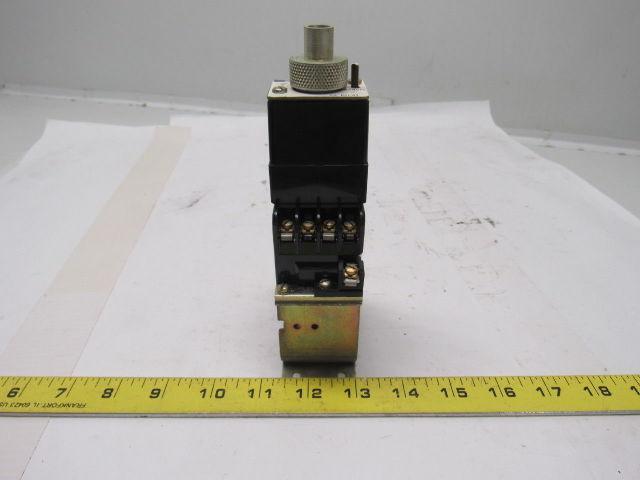 Westinghouse BTDC22S 276A021G02 Machine Tool Relay 300 V 10A 120 VDC Coil