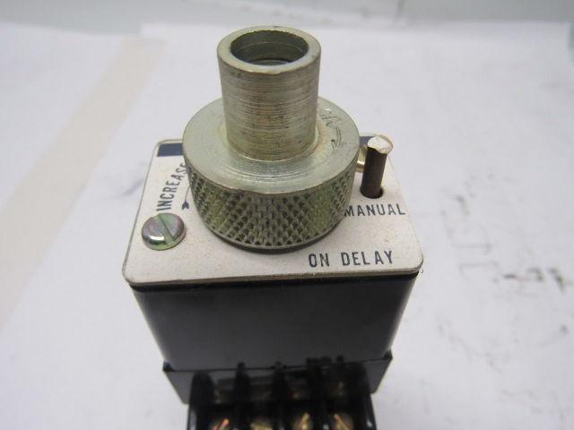 Westinghouse BTDC22S 276A021G02 Machine Tool Relay 300 V 10A 120 VDC Coil