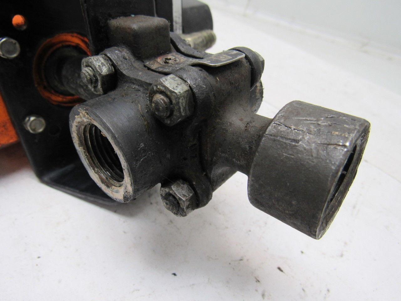 Worchester Controls Series 39 Model 10 Pneumatic Actuator W/1/2" NPT 3-Way Valve
