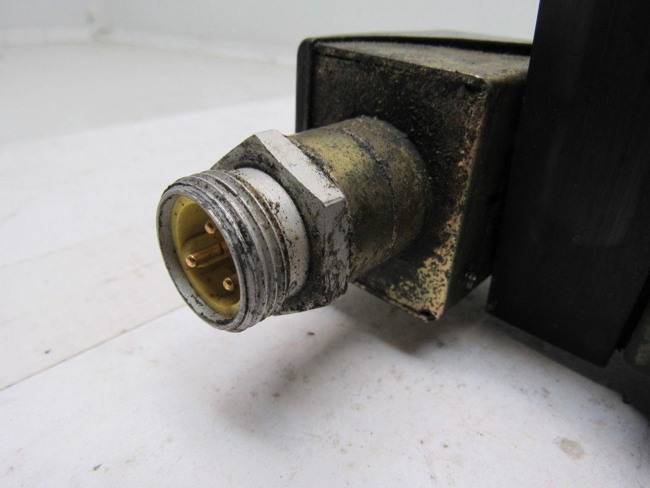 Worchester Controls Series 39 Model 10 Pneumatic Actuator W/1/2" NPT 3-Way Valve