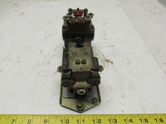 Square D B0 1E Series E Pneumatic Timing Relay 110/120V 50/60Hz.