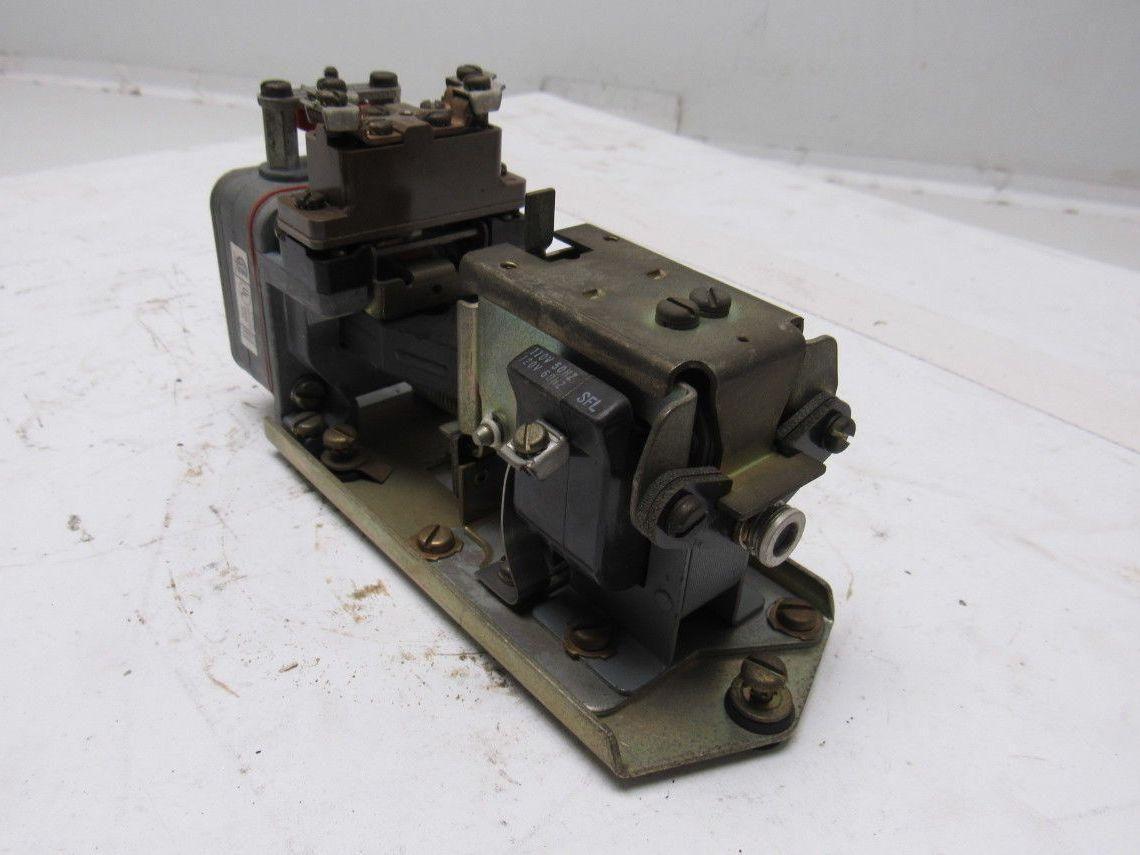 Square D B0 1E Series E Pneumatic Timing Relay 110/120V 50/60Hz.