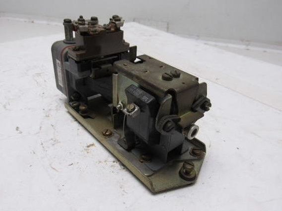Square D B0 1E Series E Pneumatic Timing Relay 110/120V 50/60Hz.