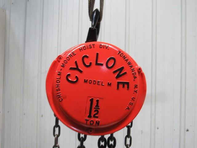 CM Cyclone Model M 1-1/2 Ton Manual Chain Fall Hoist 11' 4" Lift Load Tested