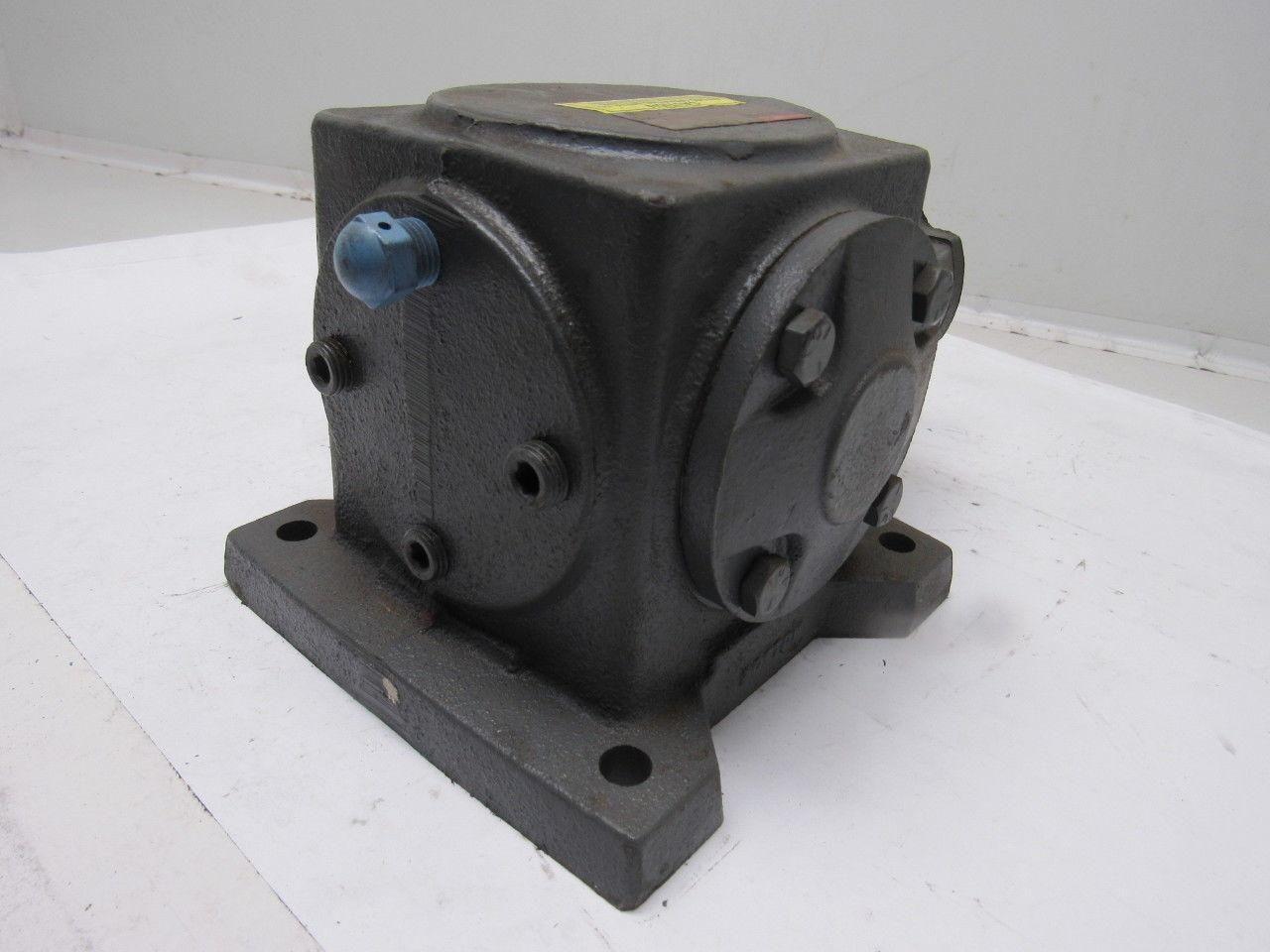 Boston Gear R137-CM1 Gear Reducer 1:1 Ratio 1750 input/output RPM, Right Angle