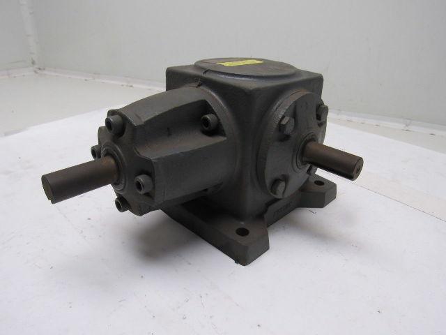 Boston Gear R137-CM1 Gear Reducer 1:1 Ratio 1750 input/output RPM, Right Angle