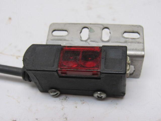 Omron E3S-AR61 Photoelectric Sensor Switch 11" Cord