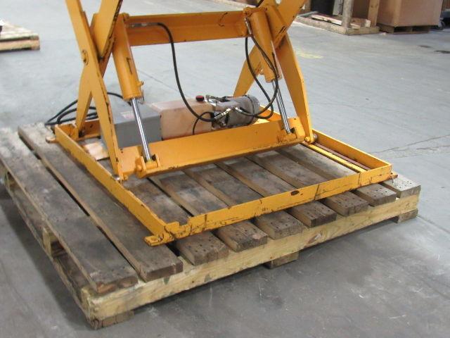 Econo Lift 3000Lb Scissor Lift 26° Tilt Table 100x72" 12-3/8" to 47-3/8"