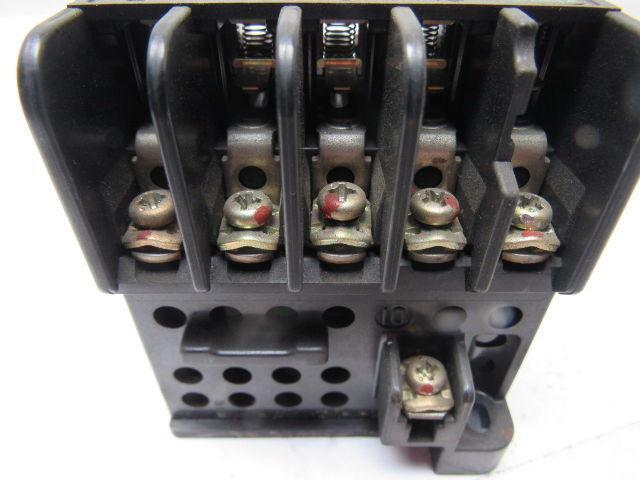 Fuji SRC3631-5 Magnetic Contactor 100/110V Coil 5 Pole