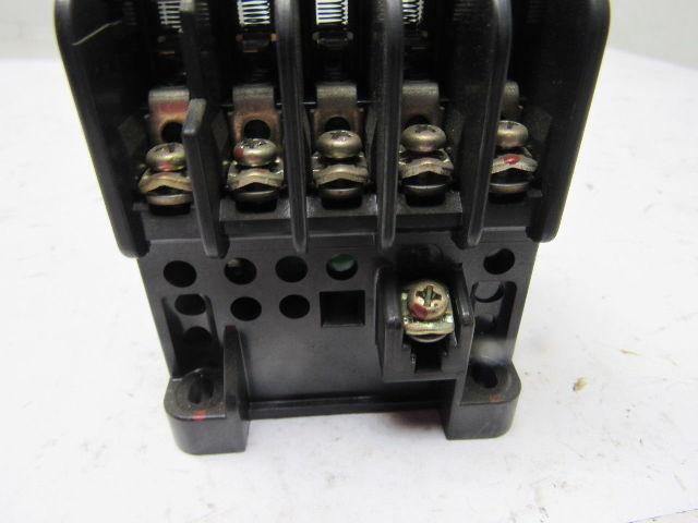 Fuji SRC3631-5 Magnetic Contactor 100/110V Coil 5 Pole