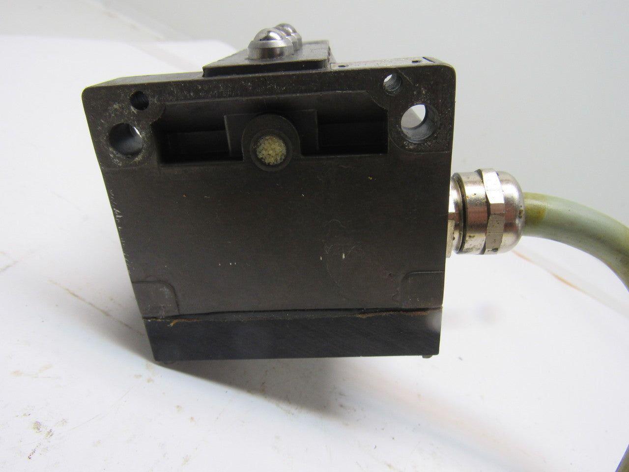 Balluff BNS 113-B3-K16-61-B-22-03 Position Limit Switch