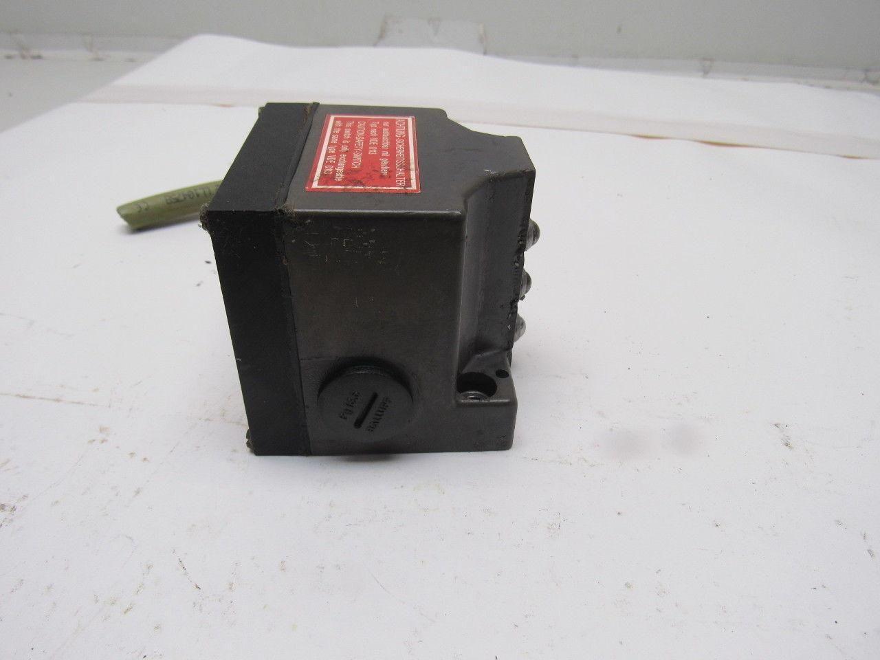 Balluff BNS 113-B3-K16-61-B-22-03 Position Limit Switch