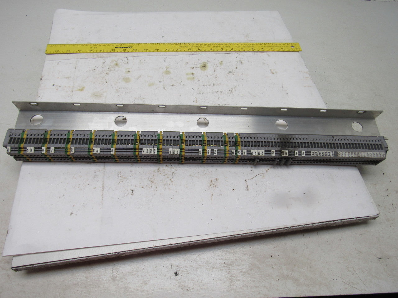 Entrelec 6.3 A MAX. (34) Fuse Holder (15) Terminal Block (11) Ground Lot of 60