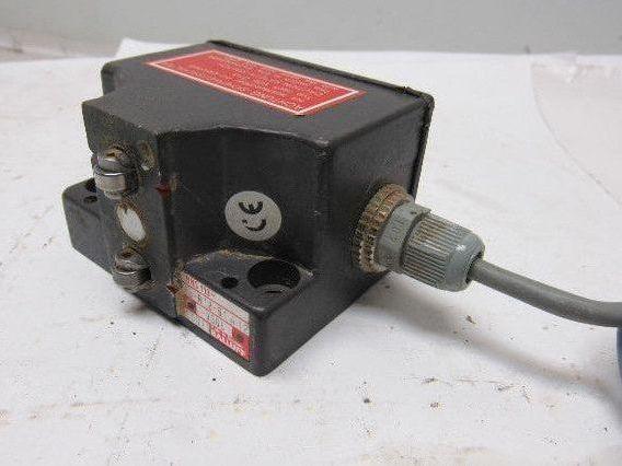 Balluff BNS113-B3-R12-61A12 Mechanical 2 Position Roller Plunger Switch