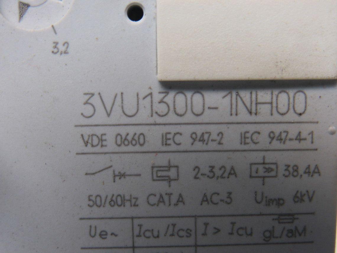 Siemens (1) 3VU1300-1NH00 & (2) 3VU1300-1MG00 Motor Starter W/Buss Connector