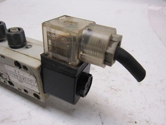 Rexroth R432016668 5/3 Position Exhaust Center Solenoid Valve 110V Coil