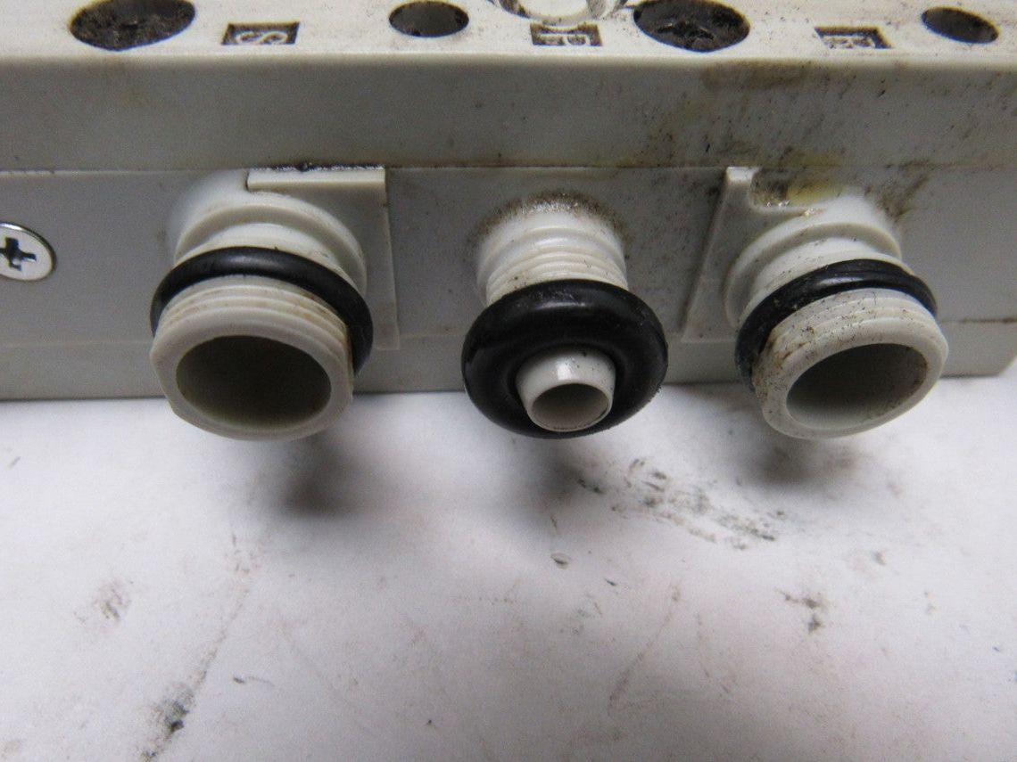 Rexroth R432016668 5/3 Position Exhaust Center Solenoid Valve 110V Coil