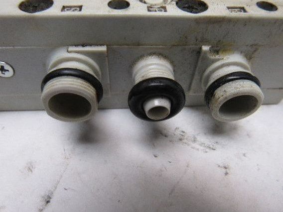 Rexroth R432016668 5/3 Position Exhaust Center Solenoid Valve 110V Coil