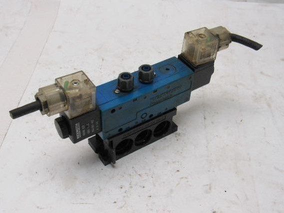 Rexroth PW-067717-00001 4/3 Position Solenoid Operated Poppet Valve 110V Coil