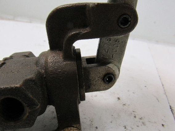 Bellows M082-218-03 3 Port Lever Operated Air Valve 1/4" Ports