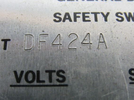 Crouse Hinds DF424A 200A 240V 3Ph 50HP Max Fusible Mechanical Disconnect