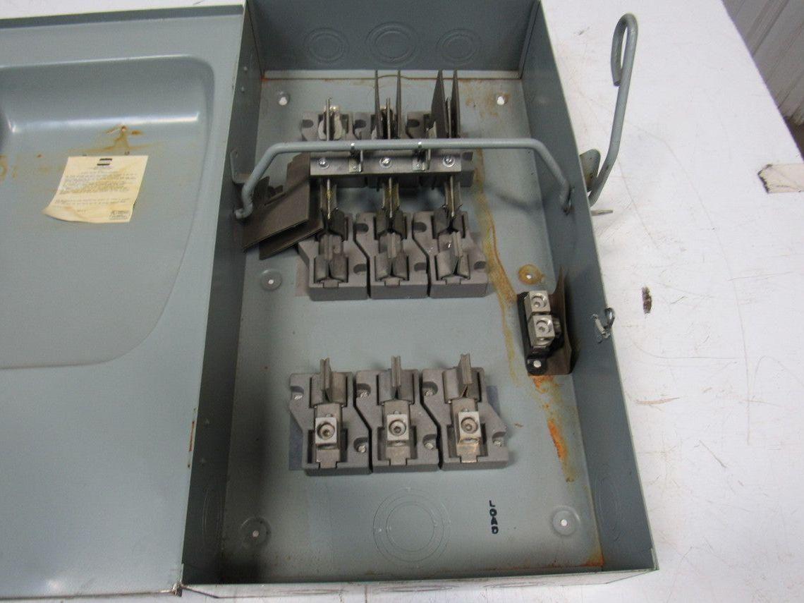 Crouse Hinds DF424A 200A 240V 3Ph 50HP Max Fusible Mechanical Disconnect