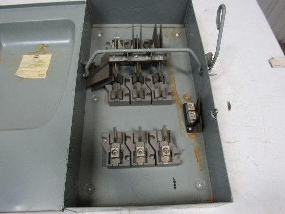 Crouse Hinds DF424A 200A 240V 3Ph 50HP Max Fusible Mechanical Disconnect