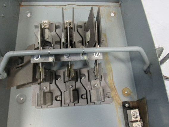 Crouse Hinds DF424A 200A 240V 3Ph 50HP Max Fusible Mechanical Disconnect