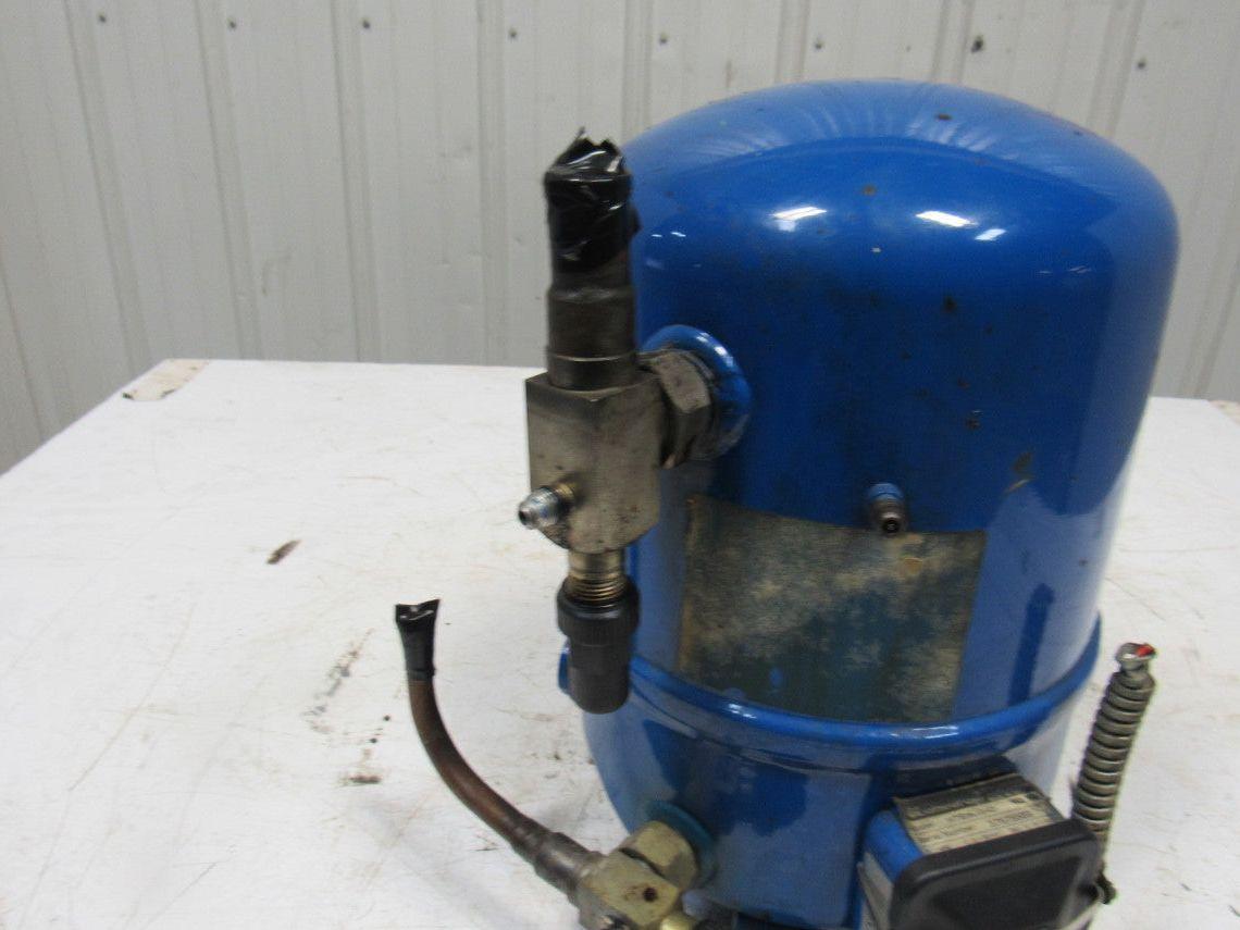 Man
Maneurop MTE36JG4D 460V 50/60Hz Refrigerated Reciprocating Compressor