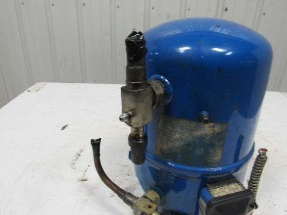 Man
Maneurop MTE36JG4D 460V 50/60Hz Refrigerated Reciprocating Compressor