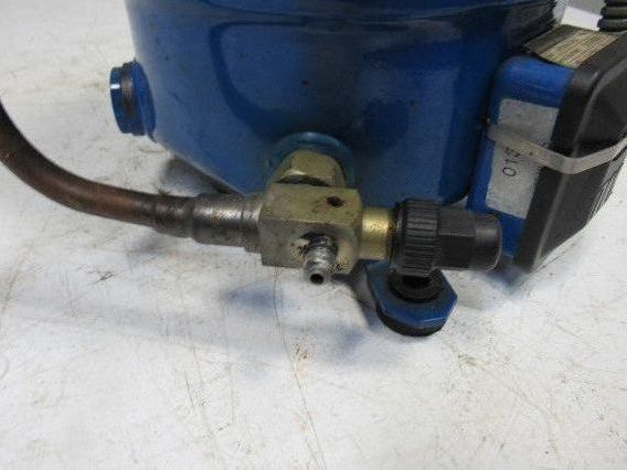 Man
Maneurop MTE36JG4D 460V 50/60Hz Refrigerated Reciprocating Compressor