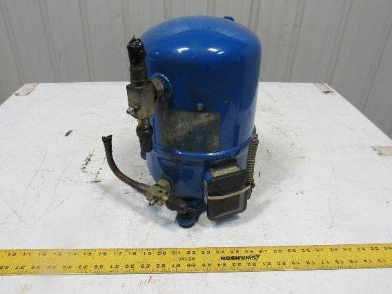 Man
Maneurop MTE36JG4D 460V 50/60Hz Refrigerated Reciprocating Compressor