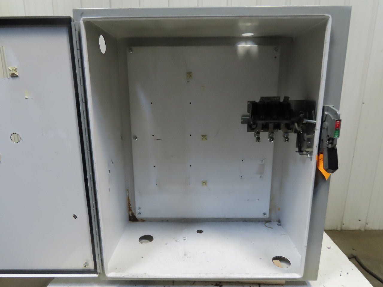 Hoffman A36SA3216LPPL Electrical Enclosure W/100A Disc. & Back Plate 36"x32"x16"