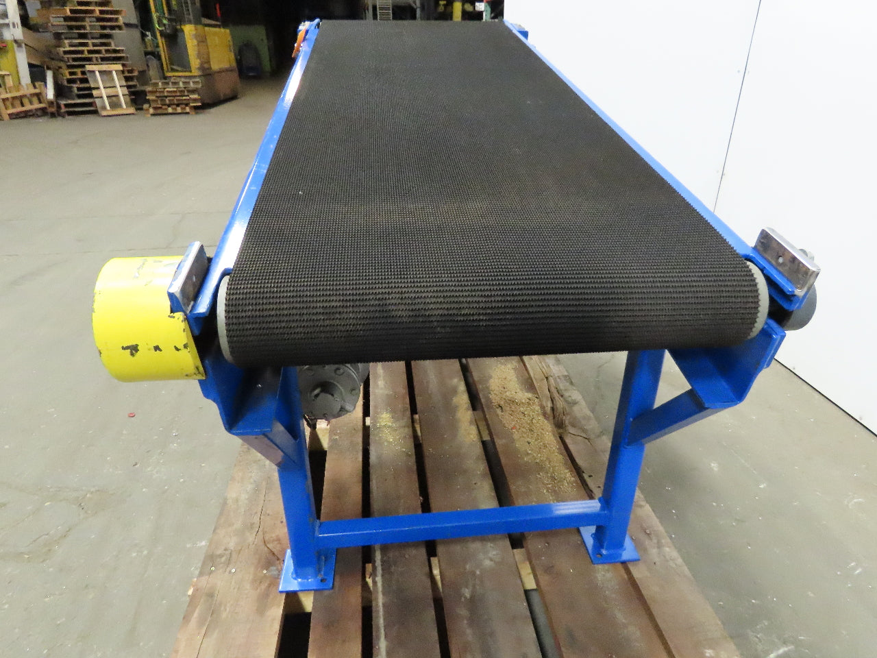 65" Pneumatic Powered Slider Bed 24" Belt Incline Conveyor 0-22 FPM