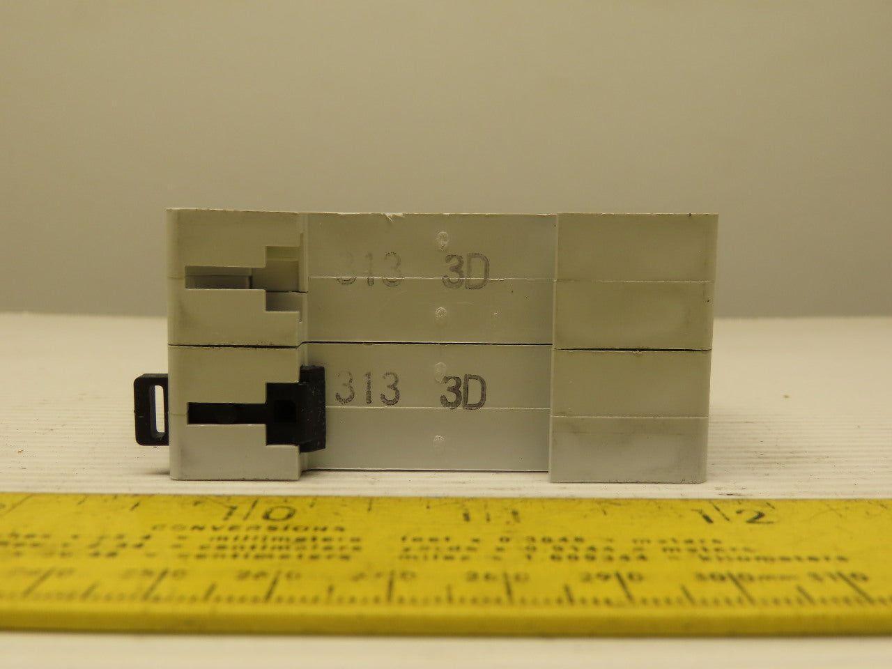 Eaton Cutler Hammer WMZS2D03 3AMP 2 Pole circuit Breaker DIN Rail Mount