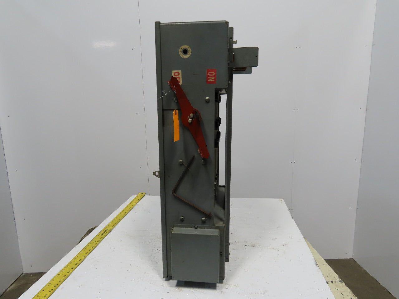 General Electric DFPH-365 600V 400A Bus Bussway Plug Fusible Disconnect