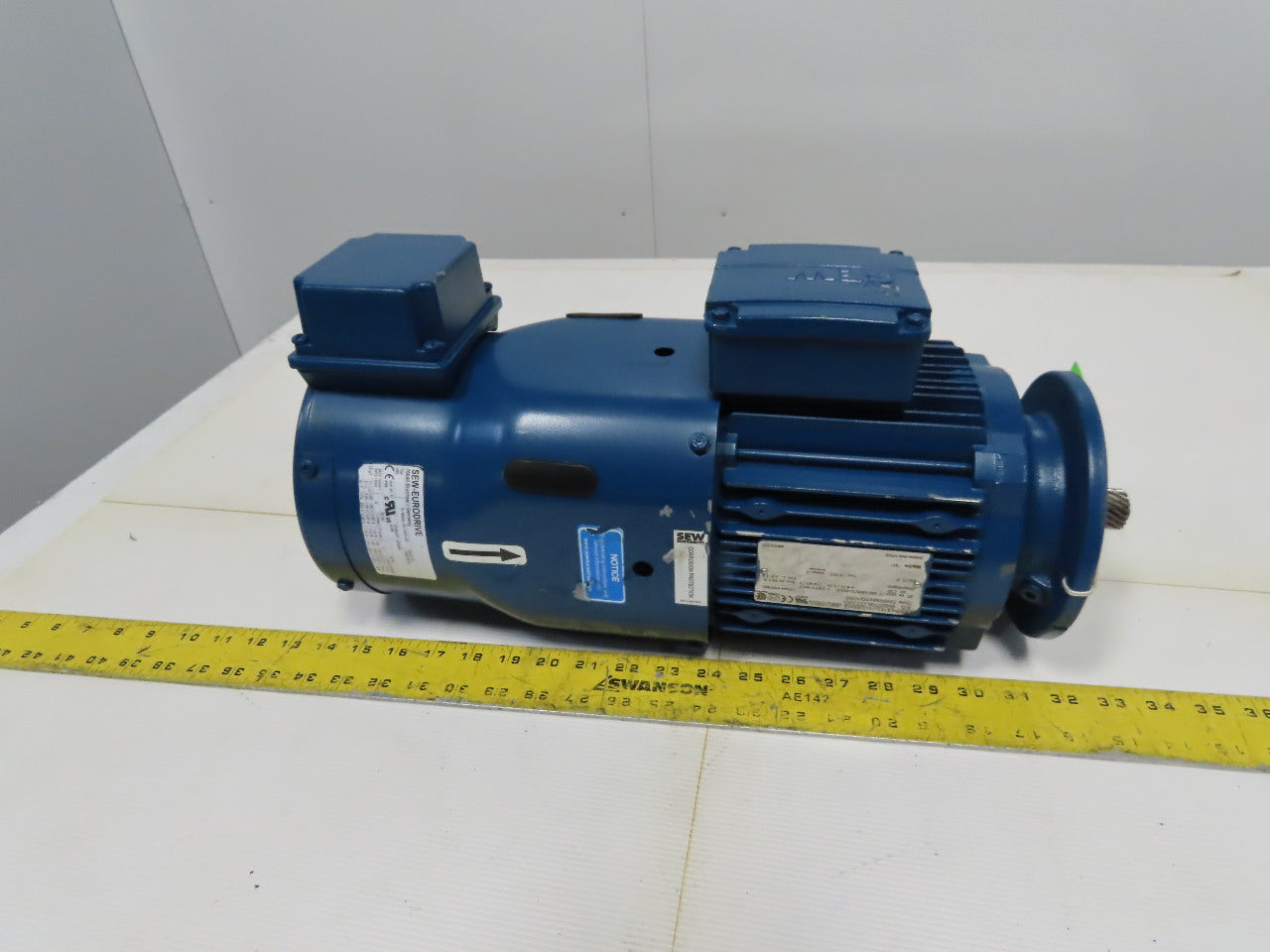 Sew DRE90M4/FG/V/DH 1.5Hp 300-1800RPM 10-60Hz 230/460V Inverter Duty Motor