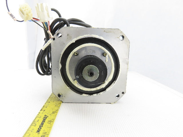 Yaskawa Electric SGMDH-12A2A-YR13 AC Servo Motor Removed From a Motoman YR-UP50