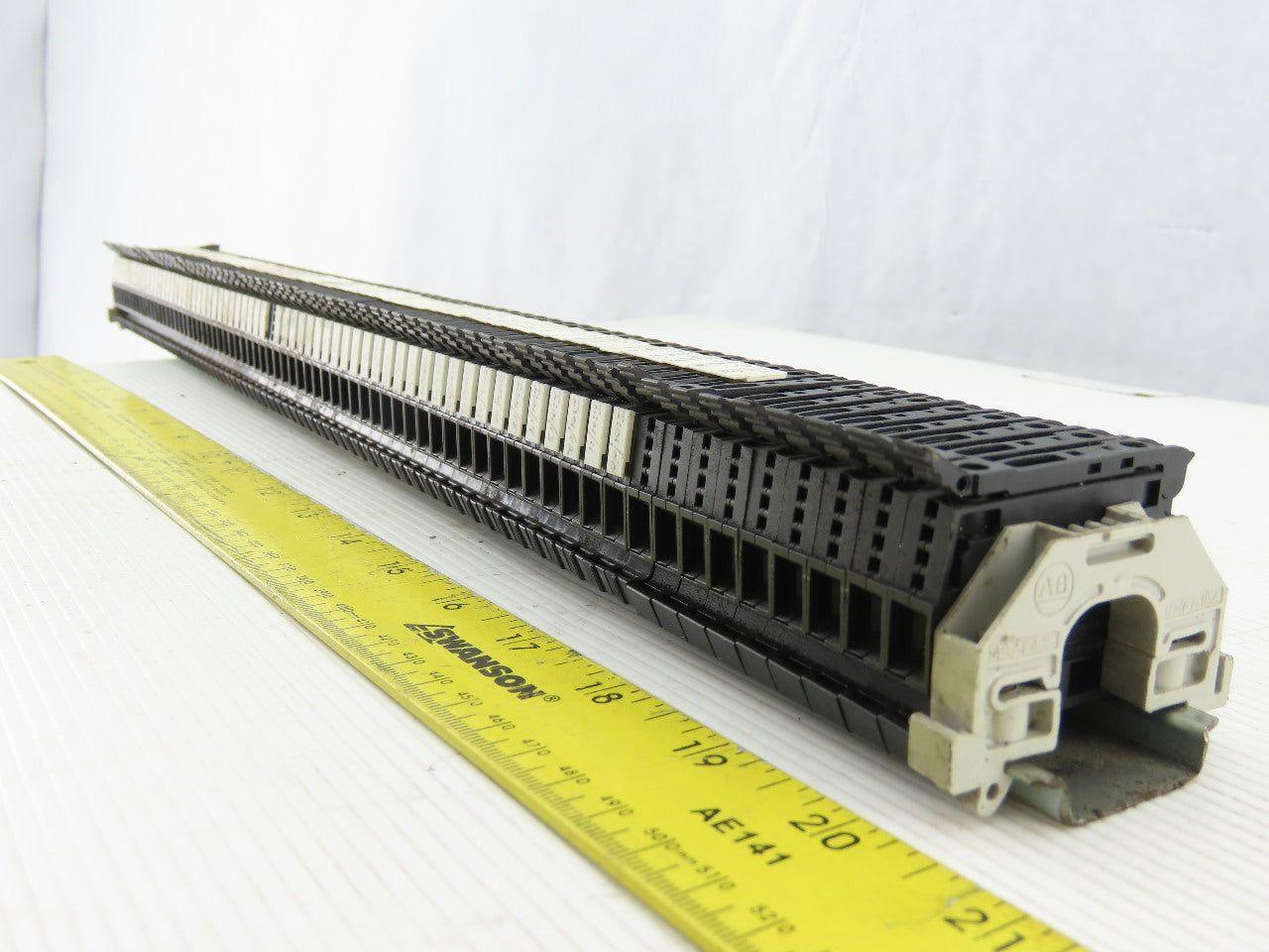 Allen Bradley 1492-WFB4 DIN Rail Mount 72 Fuse Holders