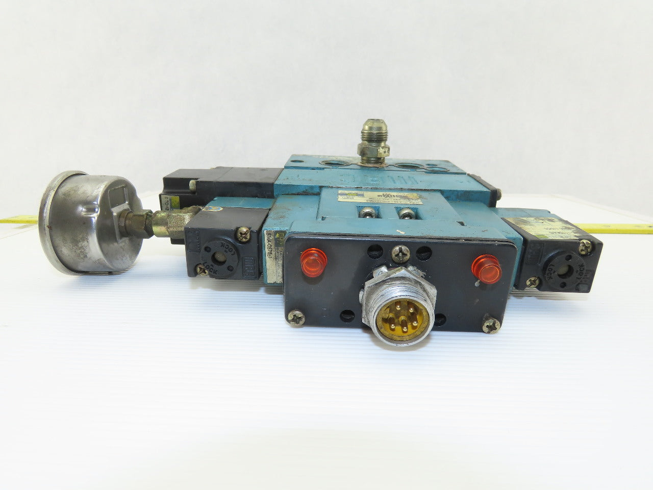 MAC MV-A1C-A251-PM-111DA9 Pneumatic Solenoid Valve W/Base & 120V Coil
