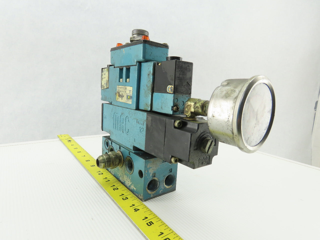MAC MV-A1C-A251-PM-111DA9 Pneumatic Solenoid Valve W/Base & 120V Coil