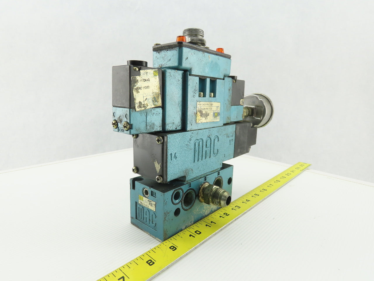 MAC MV-A1C-A251-PM-111DA9 Pneumatic Solenoid Valve W/Base & 120V Coil
