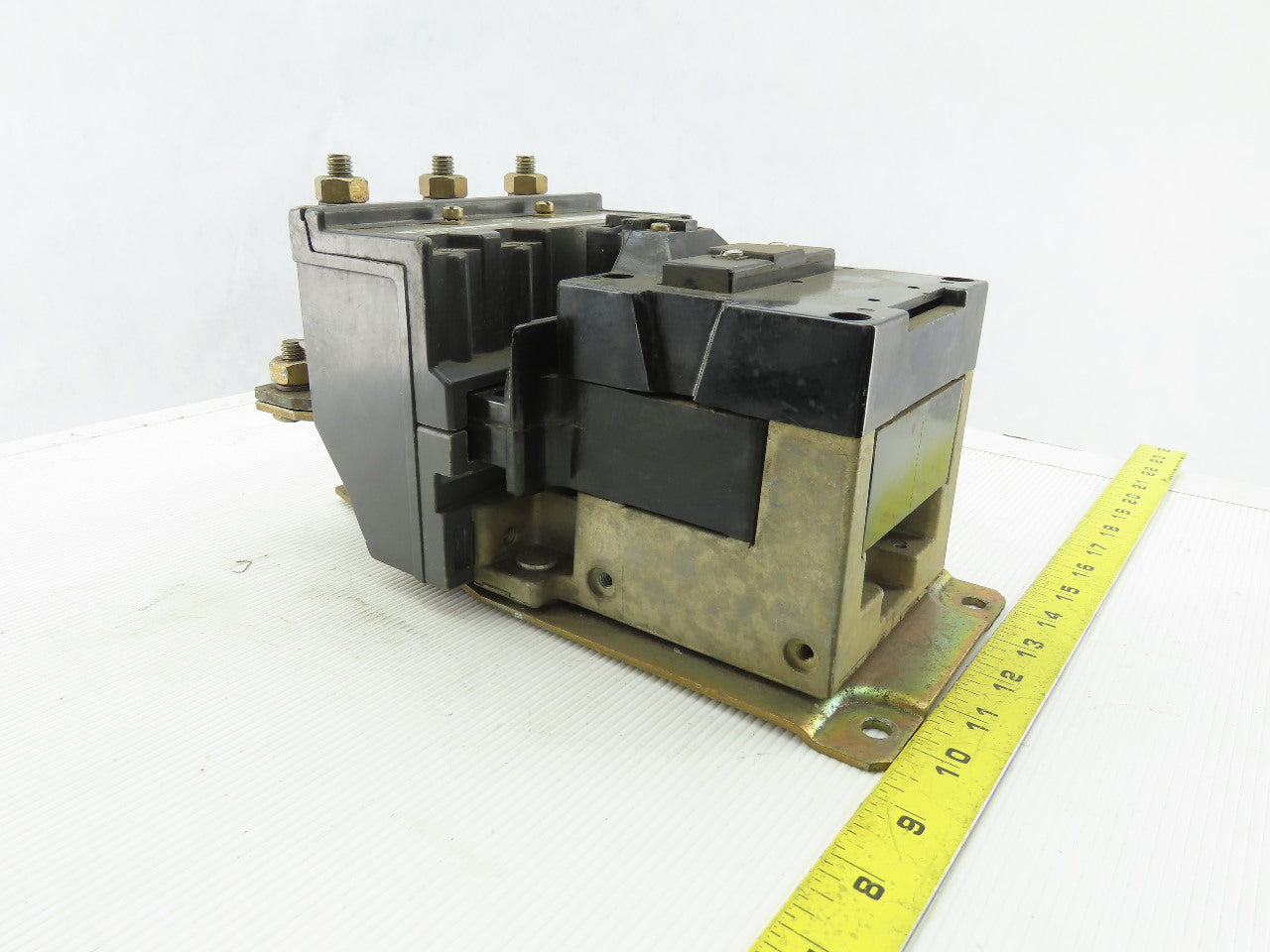 Allen Bradley 702-E0D9347 SER. K Motor Starter Size 4 100HP 600V 135A 120V Coil